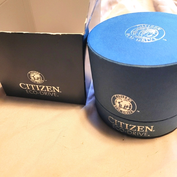 WOMEN'S CITIZEN ECO-DRIVE BANGLE WATCH EUC - Picture 4 of 16